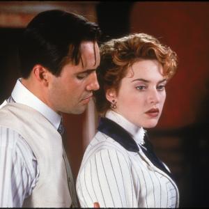 Still of Kate Winslet and Billy Zane in Titanikas (1997)