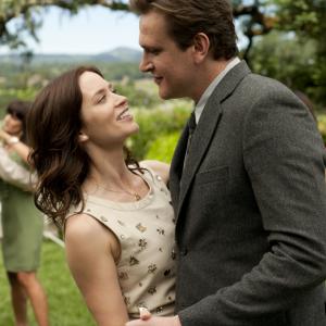 Still of Jason Segel and Emily Blunt in Susizadeje penkerius metus 2012