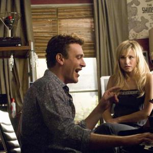 Still of Kristen Bell and Jason Segel in Forgetting Sarah Marshall (2008)