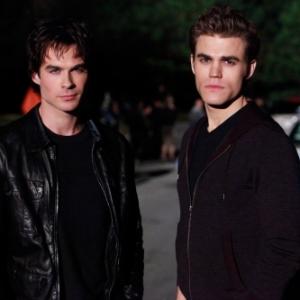 Still of Ian Somerhalder and Paul Wesley in Vampyro dienorasciai 2009