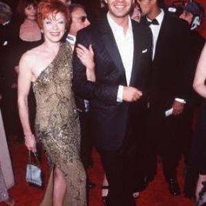 Billy Zane and Frances Fisher at event of The 70th Annual Academy Awards (1998)
