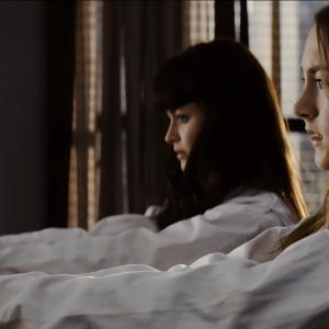 Still of Alexis Bledel and Saoirse Ronan in Violeta ir Deizi 2011
