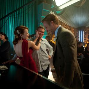 Still of Ruben Fleischer Ryan Gosling and Emma Stone in Gangsteriu medziotojai 2013