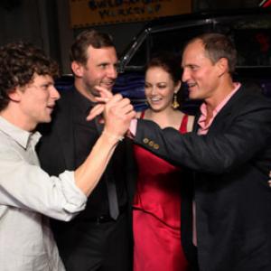 Woody Harrelson, Jesse Eisenberg, Ruben Fleischer and Emma Stone at event of Zombiu zeme (2009)
