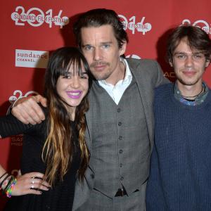 Ethan Hawke, Lorelei Linklater and Ellar Coltrane at event of Vaikyste (2014)