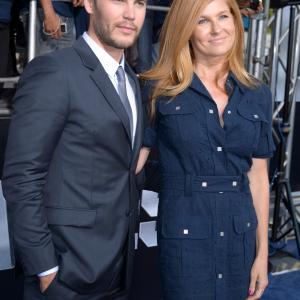 Connie Britton and Taylor Kitsch at event of Laivu musis 2012
