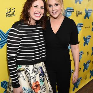 Amy Schumer and Vanessa Bayer at event of Be stabdziu (2015)