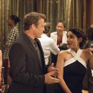 Still of Lisa Edelstein and Mark Valley in Girlfriends' Guide to Divorce (2014)