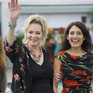 Still of Jean Smart and Lisa Edelstein in Girlfriends' Guide to Divorce (2014)