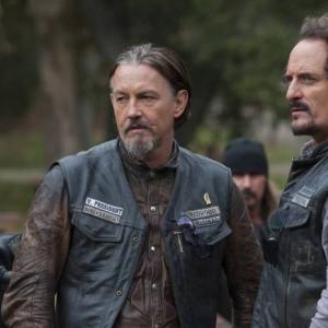 Still of Kim Coates and Tommy Flanagan in Sons of Anarchy 2008