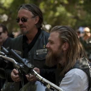 Still of Tommy Flanagan and Ryan Hurst in Sons of Anarchy 2008