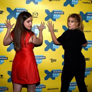 Amy Schumer and Kim Caramele at event of Be stabdziu 2015