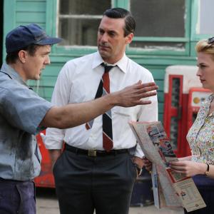 Still of January Jones Jon Hamm and Luke Baybak in MAD MEN Reklamos vilkai 2007