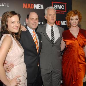 Elisabeth Moss, Christina Hendricks, John Slattery and Matthew Weiner at event of MAD MEN. Reklamos vilkai (2007)