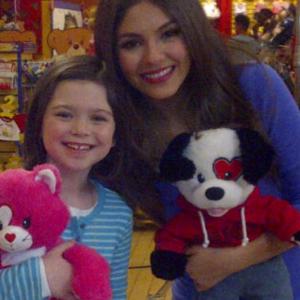 Eve Moon and Victoria Justice on BuildaBear commercial