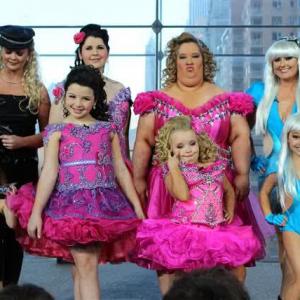 Wendy Dickey (far left) on Anderson Cooper with daughter Paisley, Kayla and Ever Rose Sims, June & Alana Shannon (Here Comes Honey Boo Boo) and Alicia & Rochea