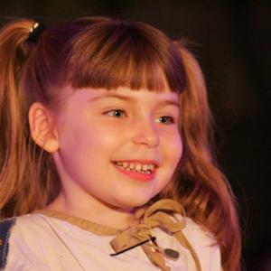 Molly in Annie 2005