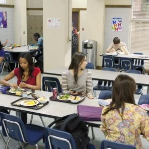 Still of Troian Bellisario, Lucy Hale and Shay Mitchell in Jaunosios melages (2010)