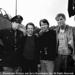 Ben Affleck, Michael Bay, Jerry Bruckheimer and Josh Hartnett in Perl Harboras (2001)