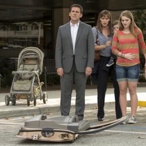 Still of Jennifer Garner Steve Carell Kerris Dorsey Ed Oxenbould Emily Cooper and Zoey Vargas in Aleksandras ir baisiai labai siaubingai nesekminga diena 2014