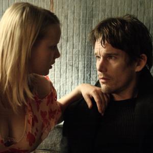 Still of Ethan Hawke and Joanna Kulig in La femme du Vème (2011)