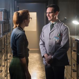 Still of Cory Michael Smith and Chelsea Spack in Gotham 2014