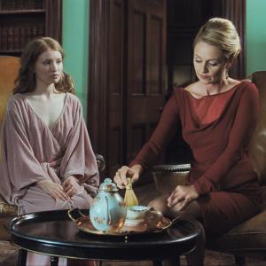 Still of Rachael Blake and Emily Browning in Miegancioji grazuole 2011