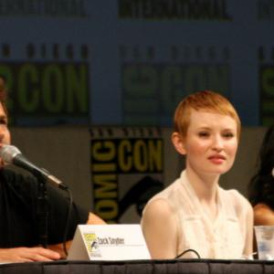 Emily Browning Zack Snyder and Vanessa Hudgens at event of Nelauktas smugis 2011