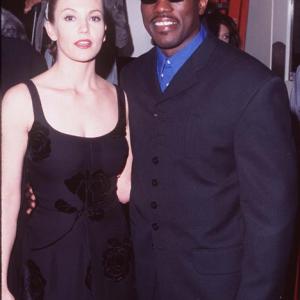 Diane Lane and Wesley Snipes at event of Murder at 1600 1997
