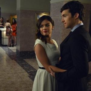 Still of Lucy Hale and Ian Harding in Jaunosios melages (2010)