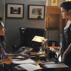 Still of Lucy Hale and Paloma Guzmán in Jaunosios melages (2010)