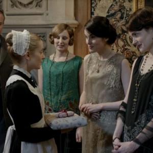 Still of Elizabeth McGovern, Hugh Bonneville, Joanne Froggatt, Michelle Dockery and Laura Carmichael in Downton Abbey (2010)