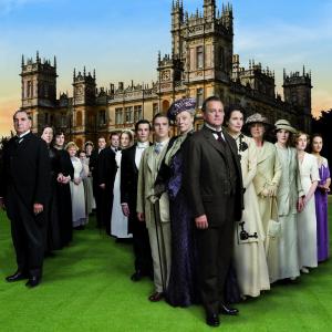 Elizabeth McGovern, Maggie Smith, Hugh Bonneville, Jim Carter, Brendan Coyle, Siobhan Finneran, Joanne Froggatt, Phyllis Logan, Lesley Nicol, Penelope Wilton, Dan Stevens, Rob James-Collier, Michelle Dockery, Thomas Howes, Sophie McShera, Rose Leslie, Jessica Brown Findlay and Laura Carmichael in Downton Abbey (2010)