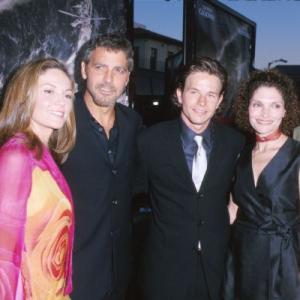 George Clooney, Diane Lane, Mark Wahlberg and Mary Elizabeth Mastrantonio at event of The Perfect Storm (2000)