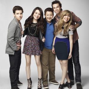 Still of Nathan Kress Jerry Trainor Miranda Cosgrove Jennette McCurdy and Noah Munck in iCarly 2007