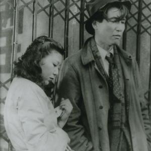 Still of Chieko Nakakita and Isao Numasaki in Subarashiki nichiyocircbi 1947