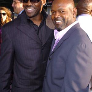 Emmitt Smith and Michael Irvin at event of The Longest Yard 2005