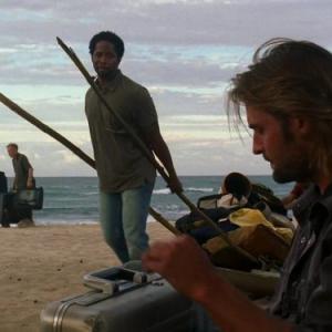 Still of Josh Holloway and Harold Perrineau in Dinge 2004
