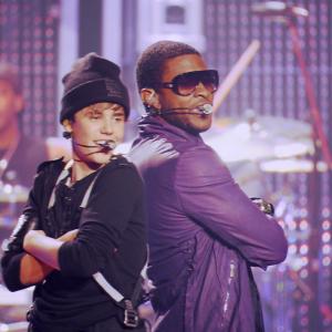 Still of Usher Raymond and Justin Bieber in Justin'as Bieber'is: niekada nesakyk niekada (2011)