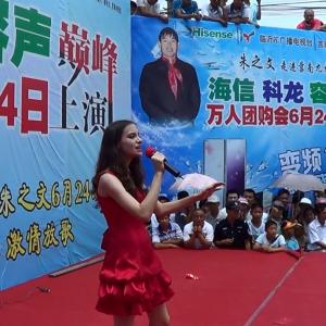 Melanie Neilan singing as a guest star on a tour with ZhiWen Zhu