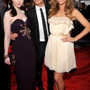 Leslie Mann Michelle Trachtenberg and Zac Efron at event of Vel septyniolikos 2009