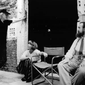 Still of Jonathan Pryce Emma Thompson and Christopher Hampton in Carrington 1995