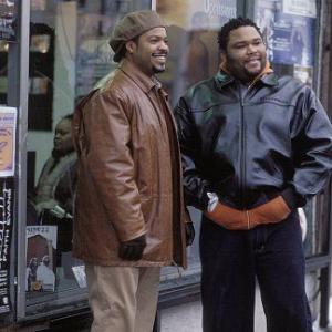 Still of Ice Cube and Anthony Anderson in Barbershop (2002)