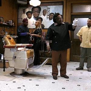 Still of Ice Cube and Cedric the Entertainer in Barbershop 2002