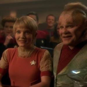 Still of Robert Beltran, Jennifer Lien, Robert Duncan McNeill, Kate Mulgrew and Ethan Phillips in Star Trek: Voyager (1995)