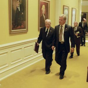 Still of Richard Dreyfuss, Josh Brolin, Ellen Burstyn, Toby Jones, Thandie Newton and Rob Corddry in W. (2008)