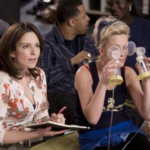 Still of Tina Fey and Amy Poehler in Baby Mama 2008
