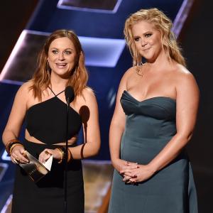 Amy Poehler and Amy Schumer at event of The 67th Primetime Emmy Awards (2015)