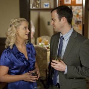 Still of Amy Poehler and Justin Theroux in Parks and Recreation 2009