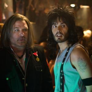 Still of Alec Baldwin and Russell Brand in Roko amzius 2012